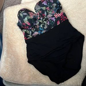 Strapless one piece bathing suit